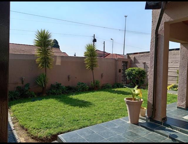 3 BEDROOM HOUSE FOR SALE IN DOBSONVILLE EXT 3